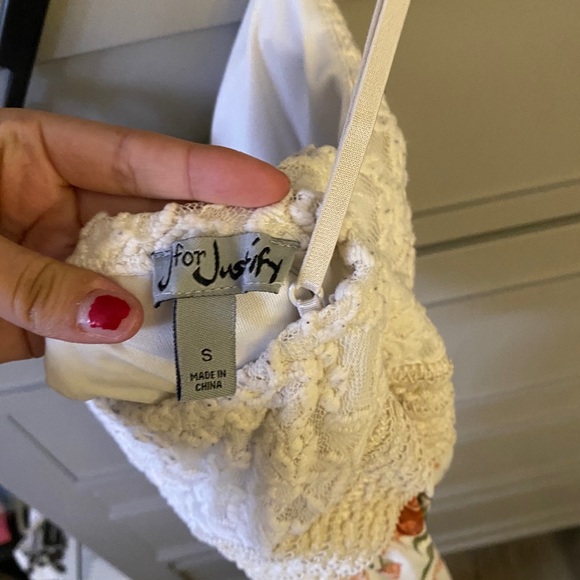 Only worn once no longer need - Picture 3 of 3